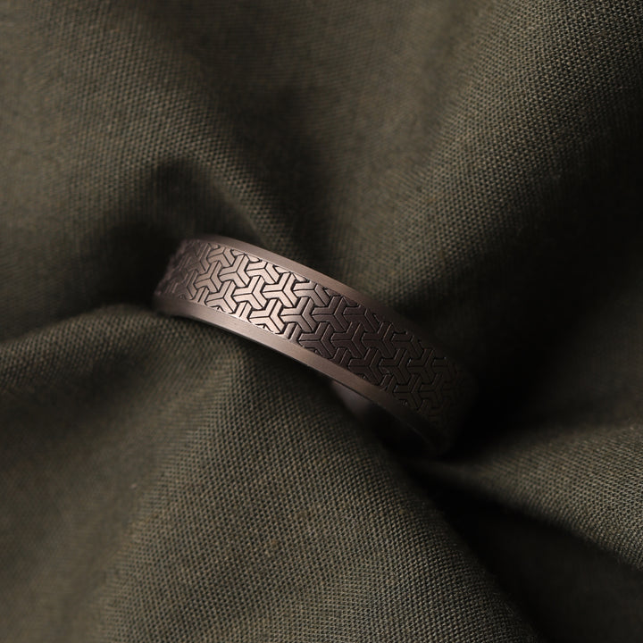 Titanium Triline Pattern Engraved Bevelled Edge Men&