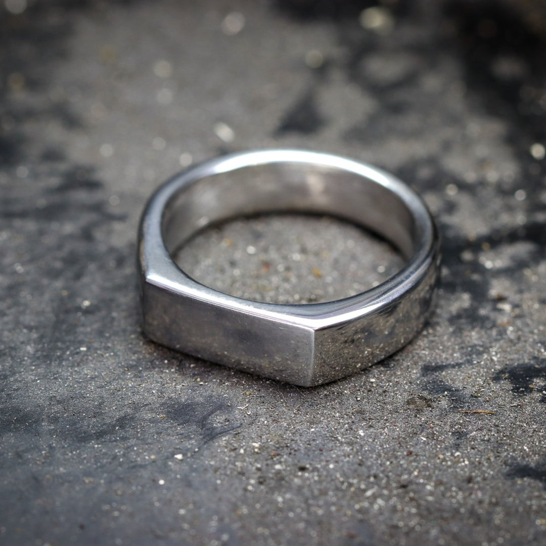 Polished Stainless Steel Signet Ring - The Abbeydale Signet, Flinn And  Steel