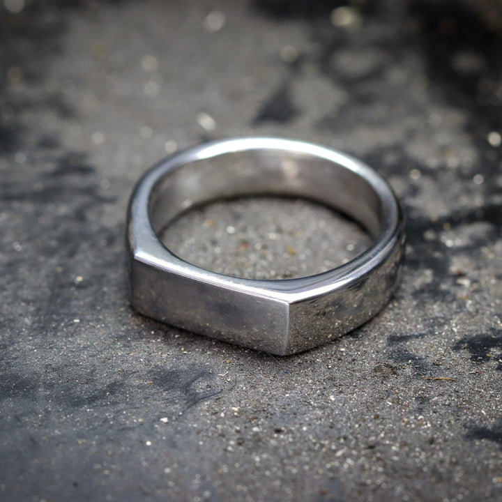 Polished Stainless Steel Signet Ring - The Abbeydale Signet